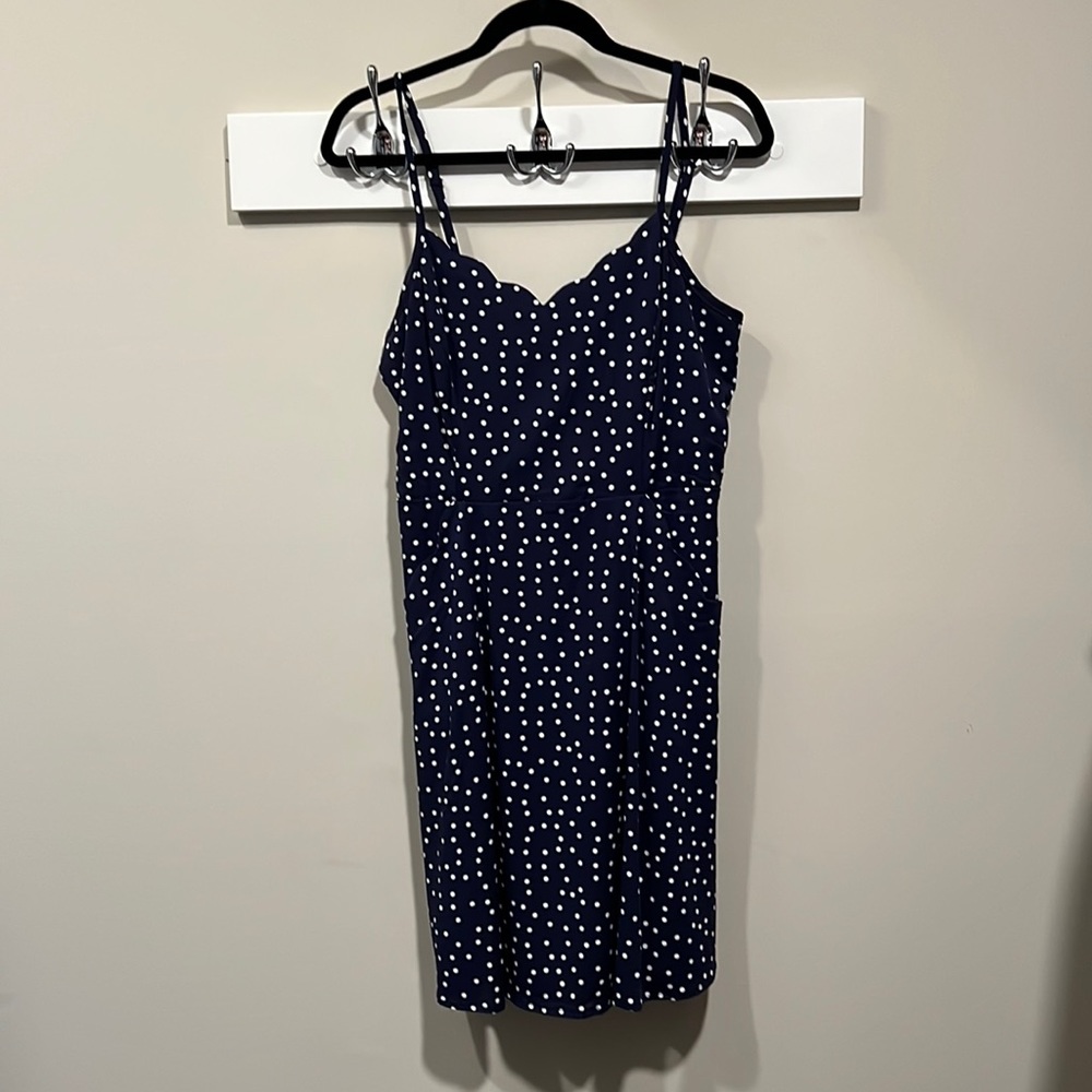 EUC M 41 Hawthorn scalloped neckline pocket dress